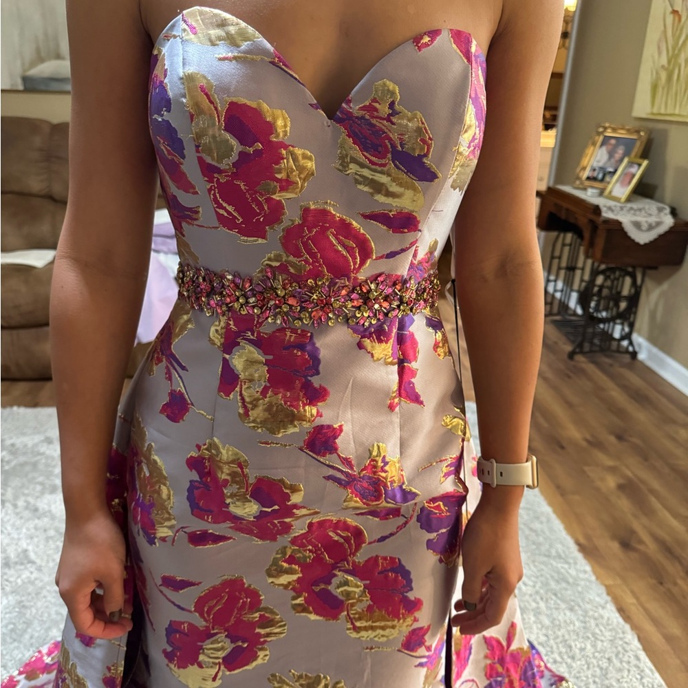 Mac Duggal Floral Couture Sweetheart Gown Style 77651 Size 4 - Picture 7 of 13